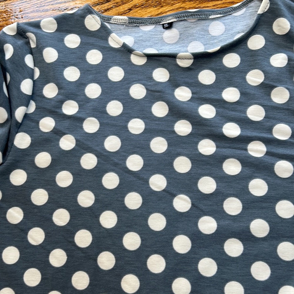 Gray polka dot soft knit dress, short sleeve.  Size XL.  No brand tag. - Picture 2 of 8